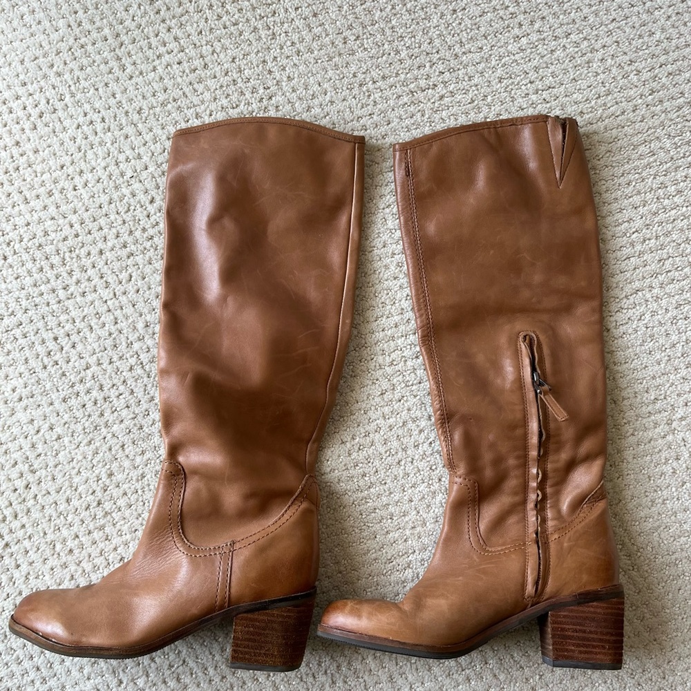 Tan Heeled Boots with Chunky Heel and Rounded Toe
